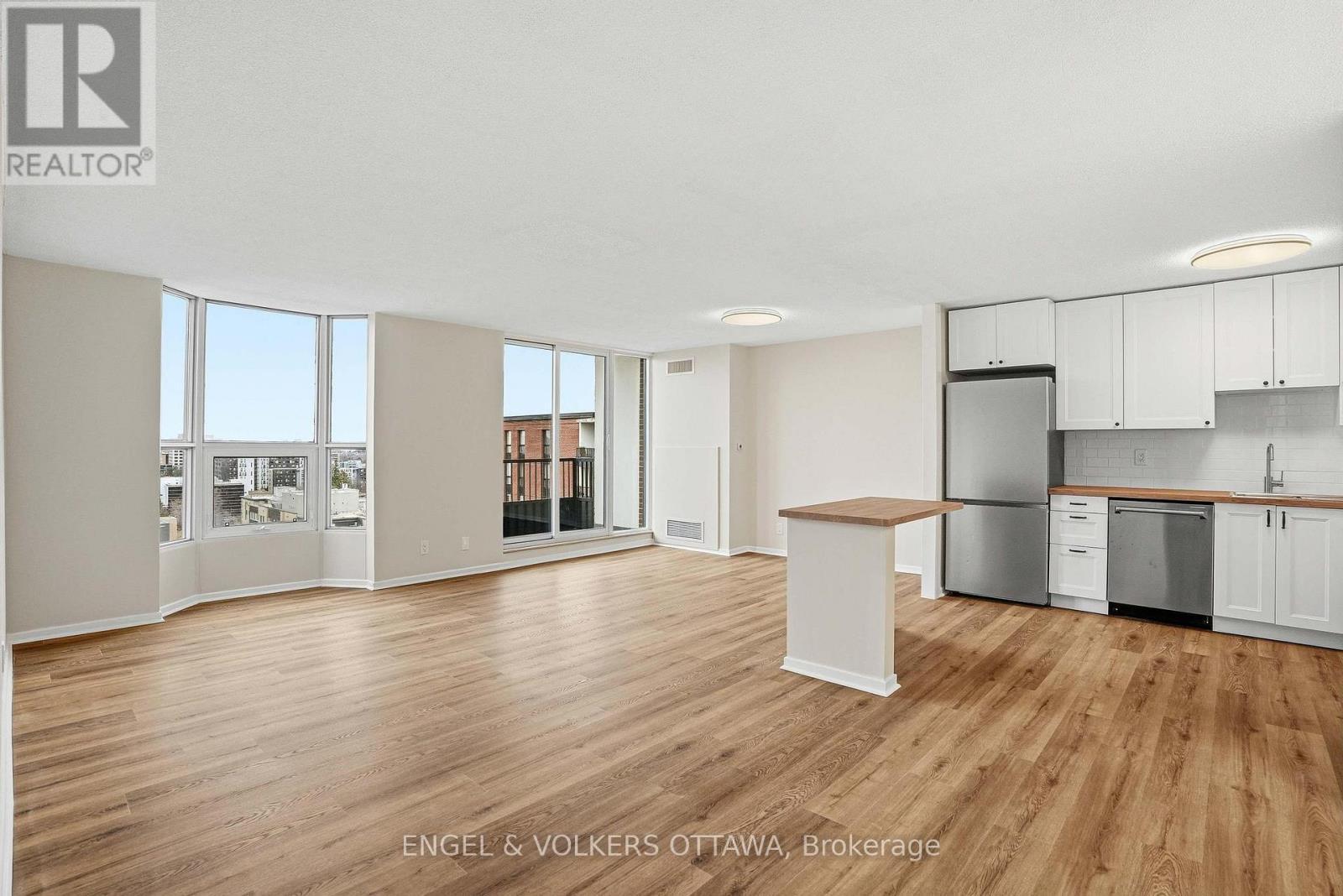 1215 - 2951 Riverside Drive, Ottawa, ON - Indoor Photo Showing Kitchen