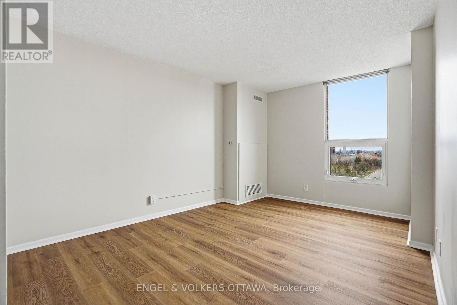 1215 - 2951 Riverside Drive, Ottawa, ON - Indoor Photo Showing Other Room