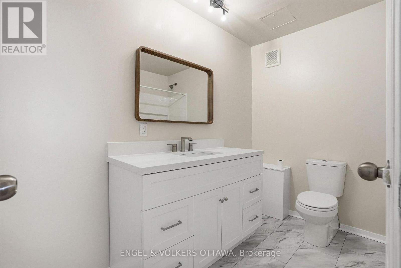 1215 - 2951 Riverside Drive, Ottawa, ON - Indoor Photo Showing Bathroom