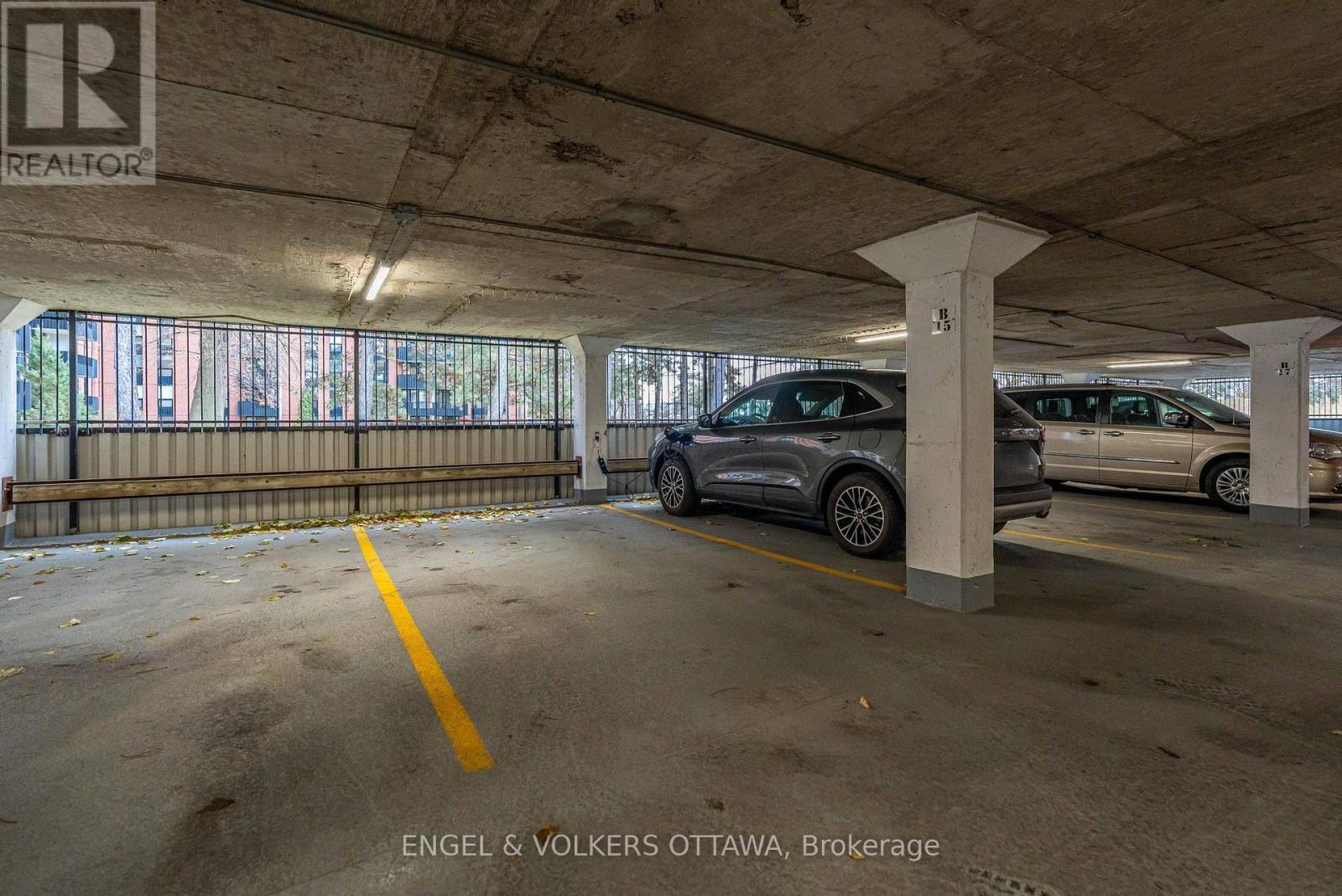 Parking Space - 1215 - 2951 Riverside Drive, Ottawa, ON - Indoor Photo Showing Garage