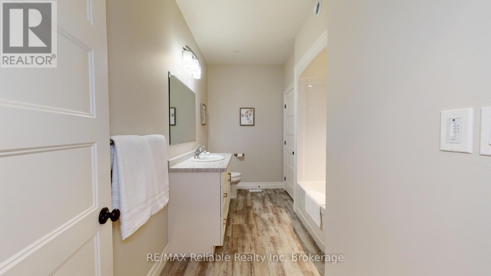 7 Thimbleweed Drive, Bluewater (Bayfield), ON - Indoor