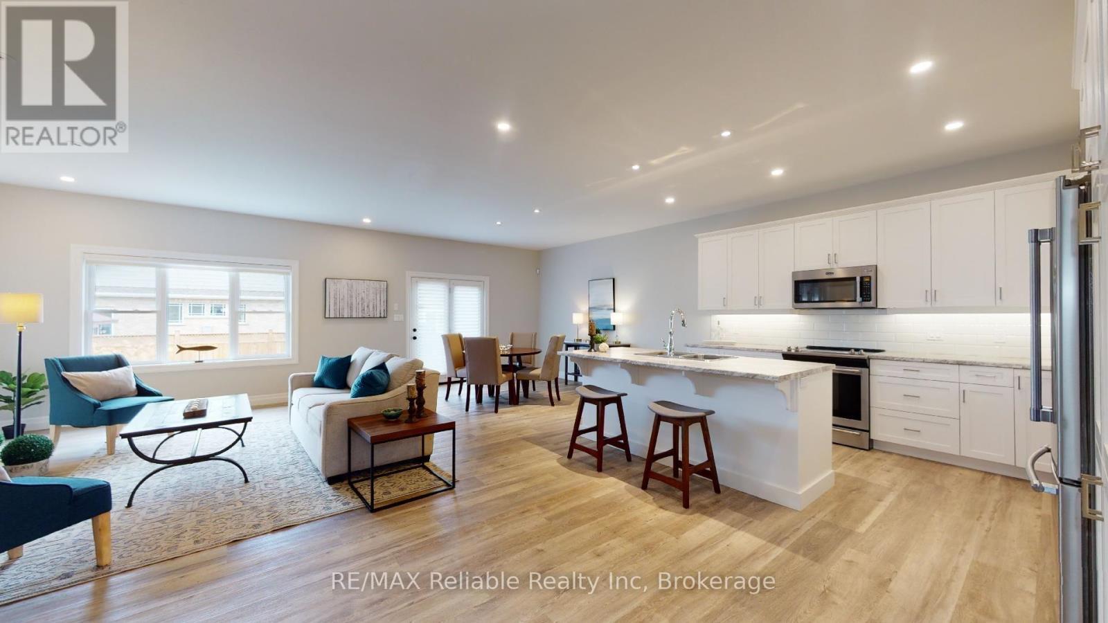 7 Thimbleweed Drive, Bluewater (Bayfield), ON - Indoor Photo Showing Kitchen With Upgraded Kitchen