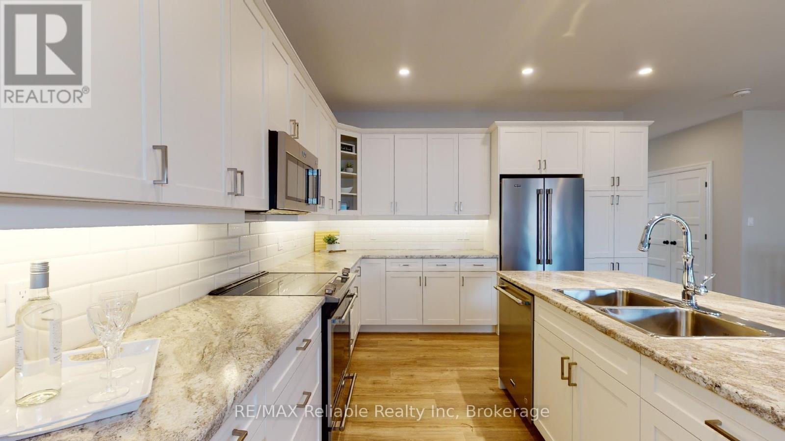 7 Thimbleweed Drive, Bluewater (Bayfield), ON - Indoor Photo Showing Kitchen With Double Sink With Upgraded Kitchen