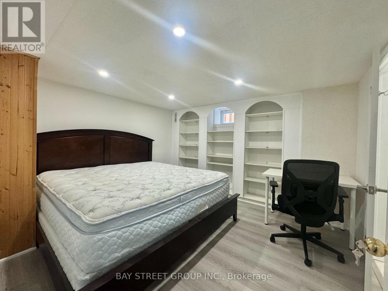 One Bedroom In Basement - 8 Queensgate Court, Markham, ON - Indoor Photo Showing Bedroom