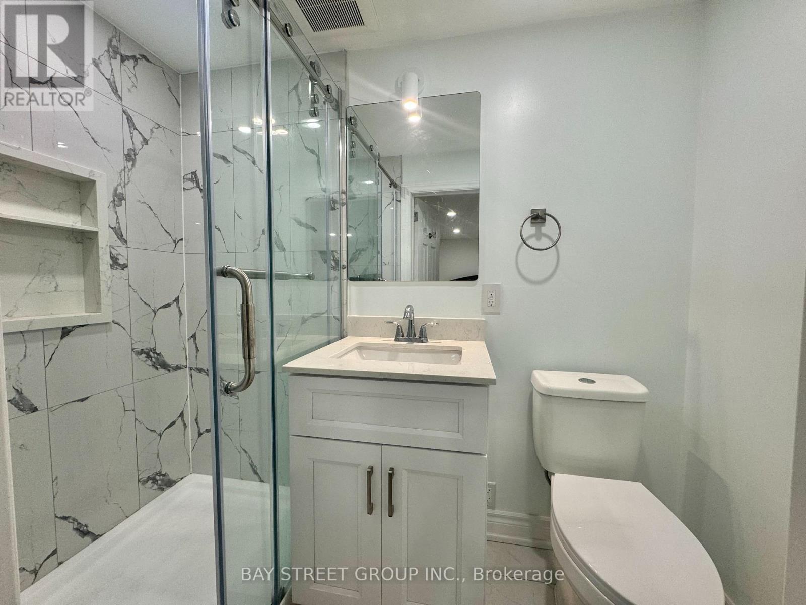 One Bedroom In Basement - 8 Queensgate Court, Markham, ON - Indoor Photo Showing Bathroom