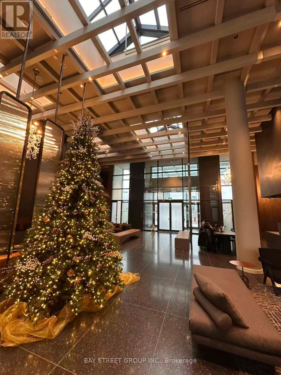 3209 - 8 Interchange Way, Vaughan, ON - Indoor