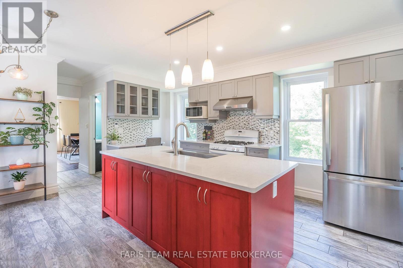 139 Veterans Lane, Tay, ON - Indoor Photo Showing Kitchen With Double Sink With Upgraded Kitchen