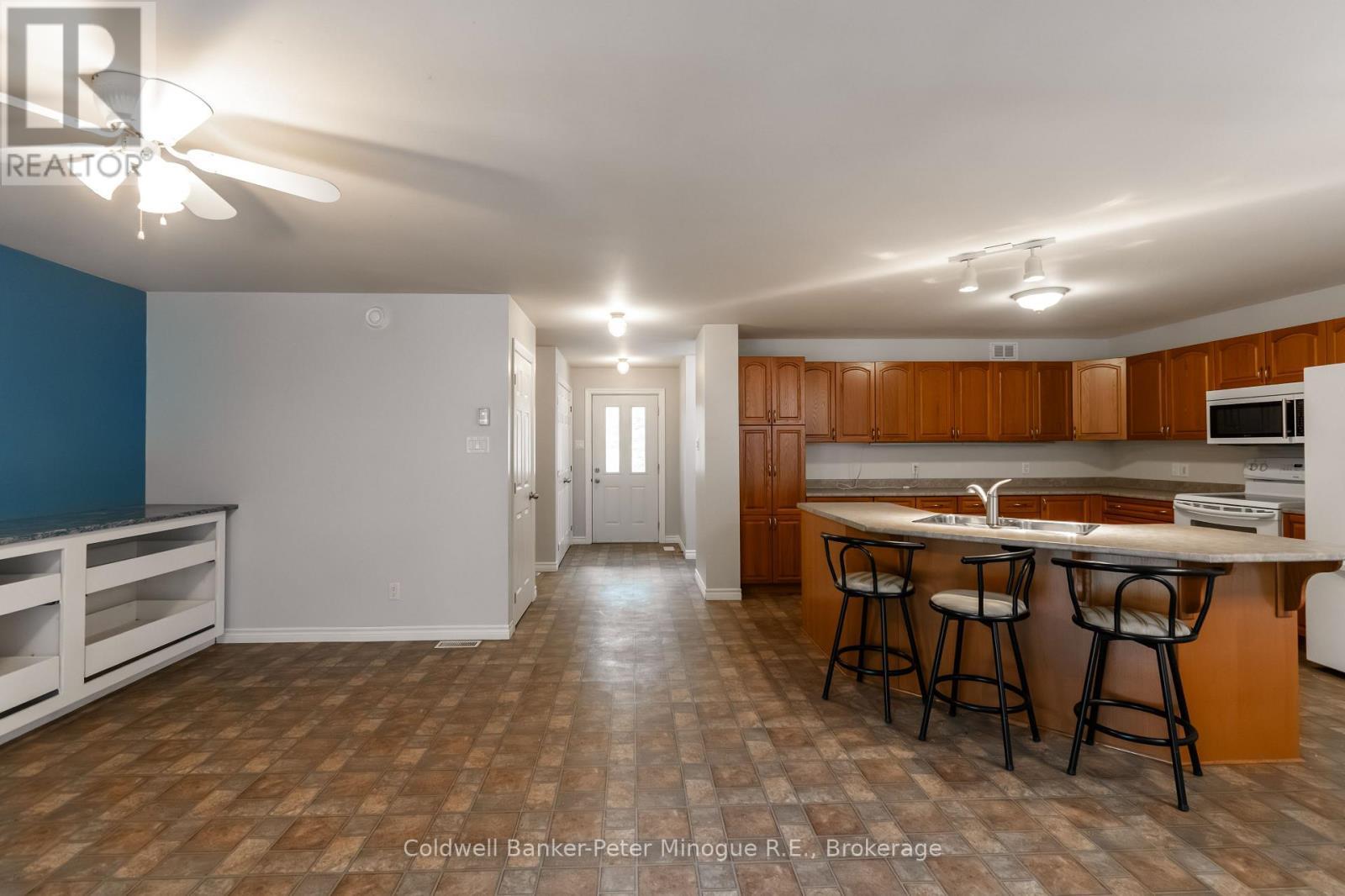 567 Sunset Cove Road, Callander, ON - Indoor Photo Showing Kitchen