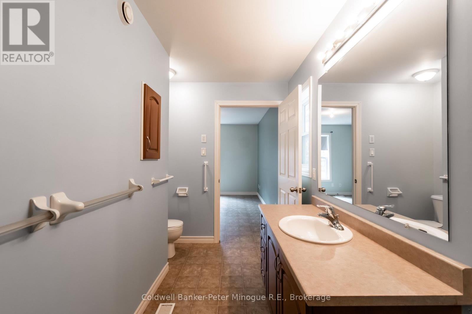 Main Bathroom - 567 Sunset Cove Road, Callander, ON - Indoor Photo Showing Bathroom
