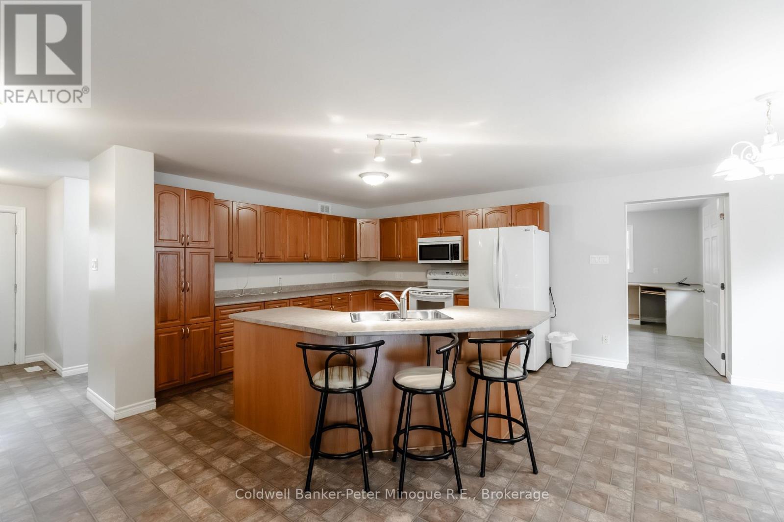 567 Sunset Cove Road, Callander, ON - Indoor Photo Showing Kitchen