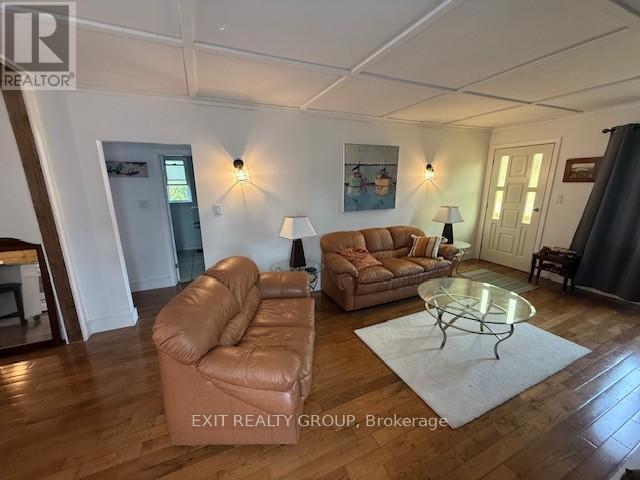 550 Old Highway 2, Quinte West (Sidney Ward), ON - Indoor Photo Showing Living Room