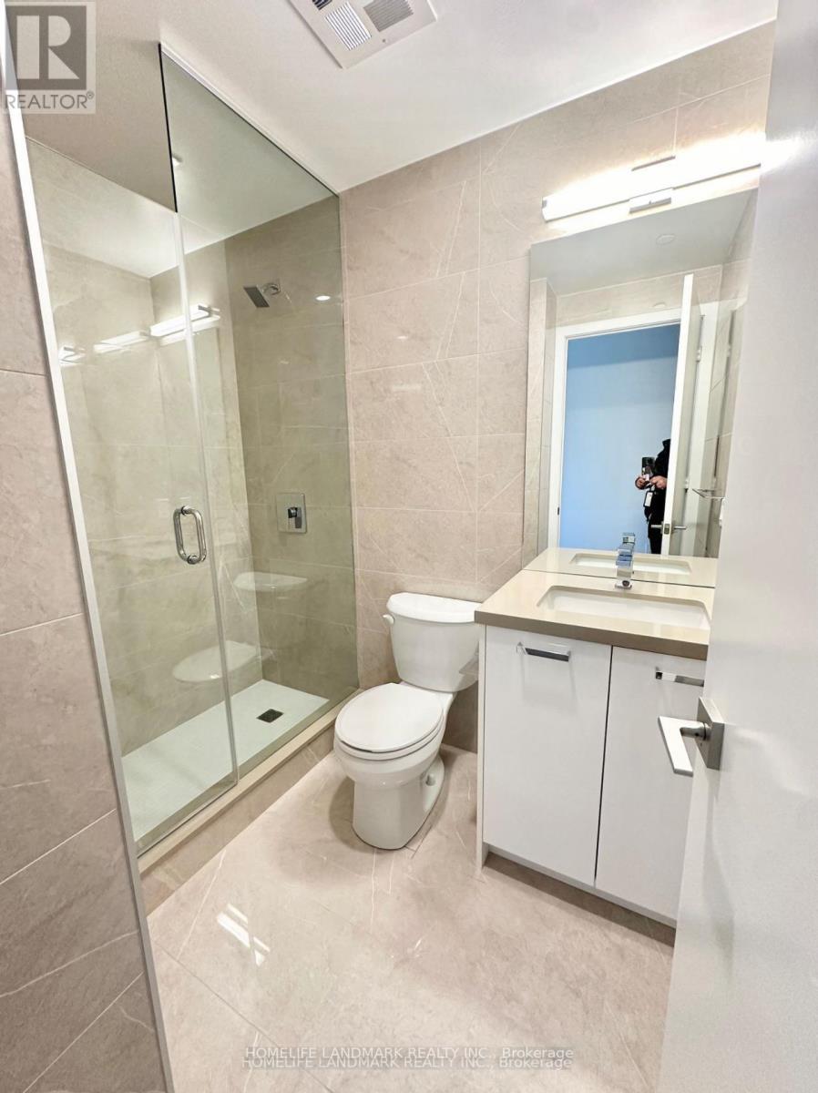 1304 - 195 Mccaul Street, Toronto, ON - Indoor Photo Showing Bathroom