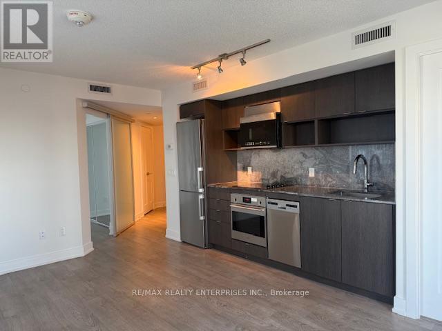 604 - 7 Mabelle Avenue, Toronto, ON - Indoor Photo Showing Kitchen