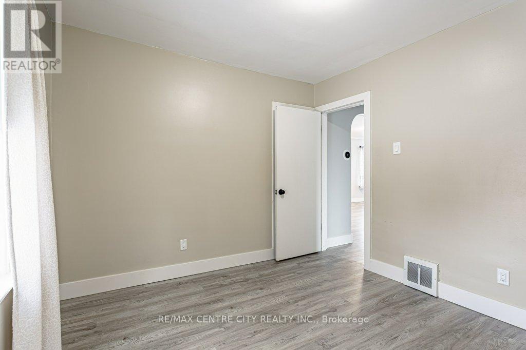 1305 Langmuir Avenue, London East (East N), ON - Indoor Photo Showing Other Room