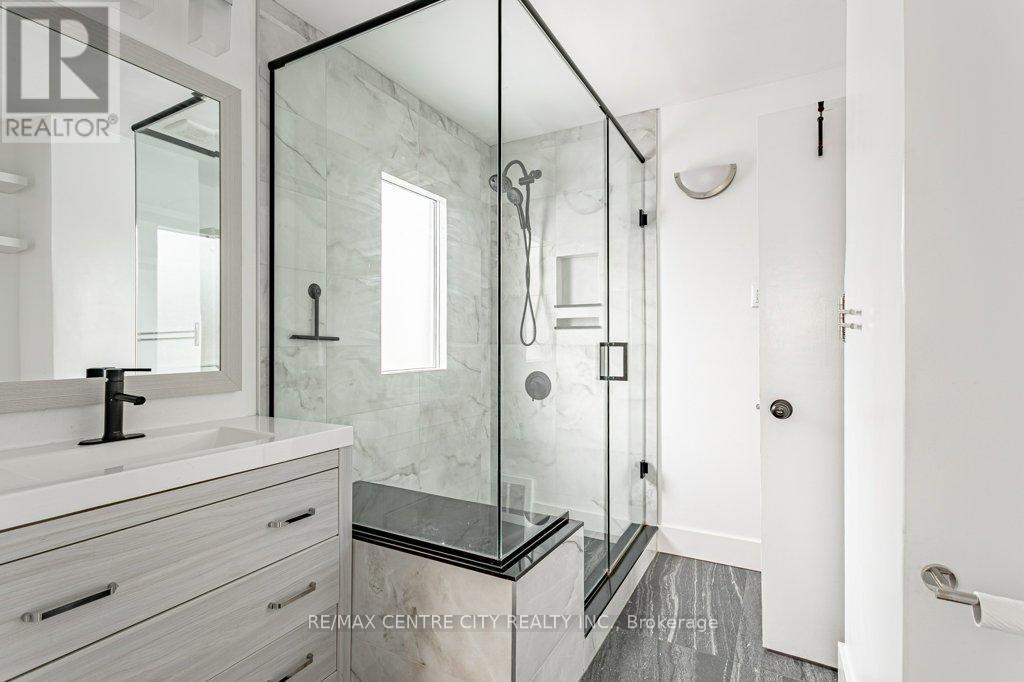 1305 Langmuir Avenue, London East (East N), ON - Indoor Photo Showing Bathroom
