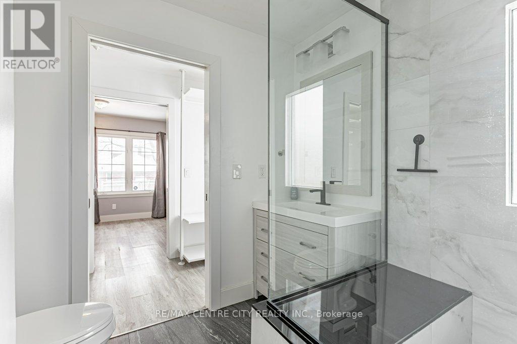 1305 Langmuir Avenue, London East (East N), ON - Indoor Photo Showing Bathroom