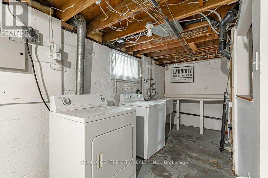 1305 Langmuir Avenue, London East (East N), ON - Indoor Photo Showing Laundry Room