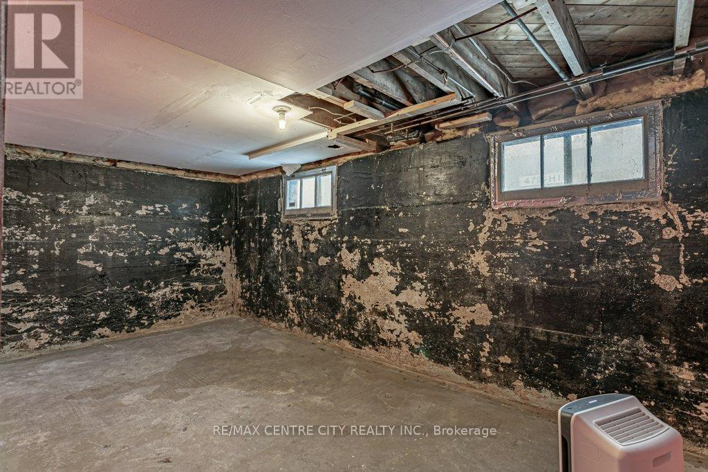 1305 Langmuir Avenue, London East (East N), ON - Indoor Photo Showing Other Room