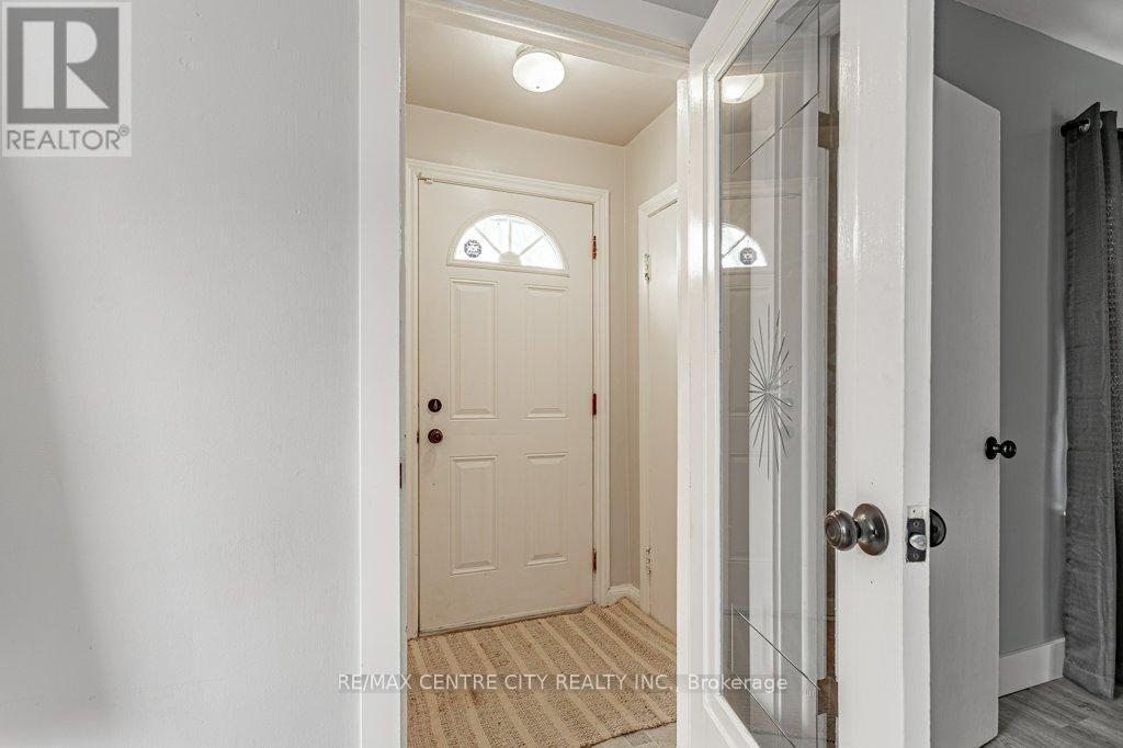 1305 Langmuir Avenue, London East (East N), ON - Indoor Photo Showing Other Room