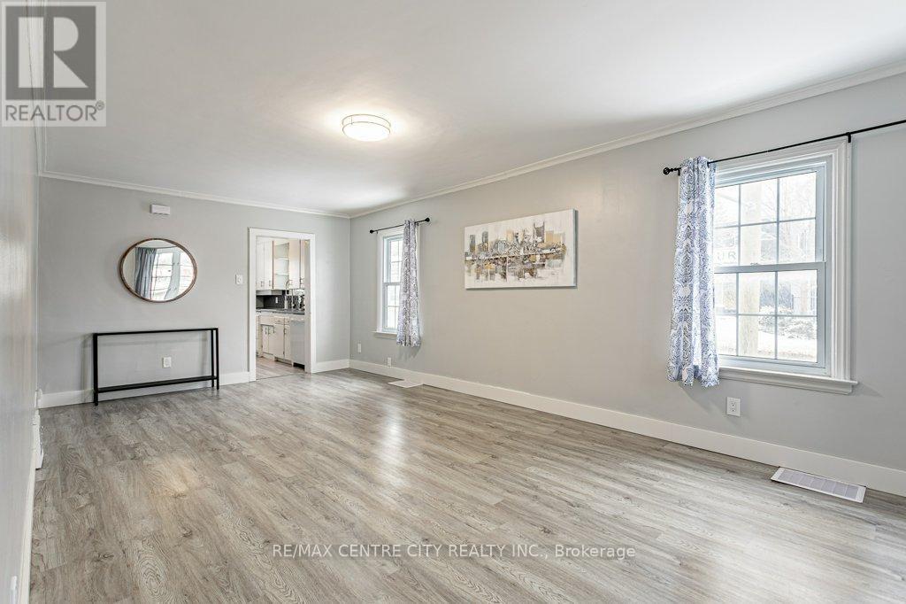 1305 Langmuir Avenue, London East (East N), ON - Indoor Photo Showing Other Room