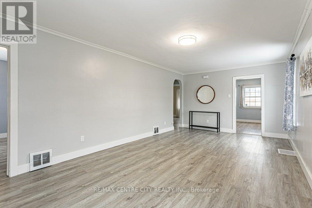 1305 Langmuir Avenue, London East (East N), ON - Indoor Photo Showing Other Room