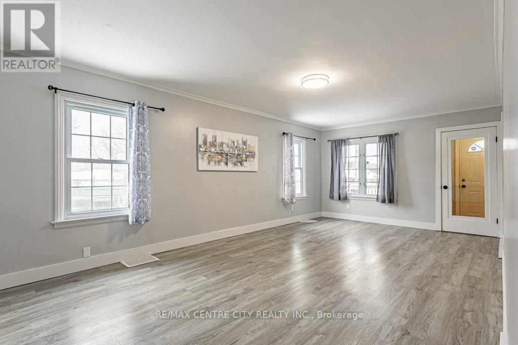 1305 Langmuir Avenue, London East (East N), ON - Indoor Photo Showing Other Room