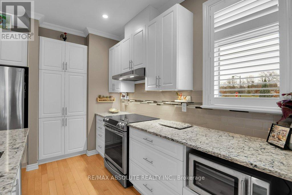 176 Minoterie Ridge, Ottawa, ON - Indoor Photo Showing Kitchen With Upgraded Kitchen