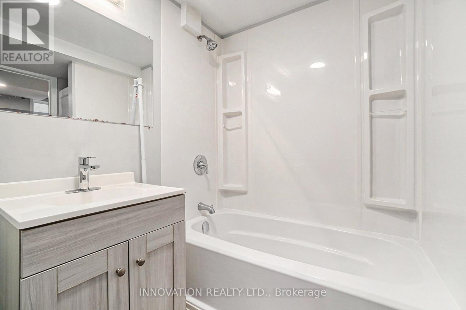 B - 1675 Baseline Road, Ottawa, ON - Indoor Photo Showing Bathroom