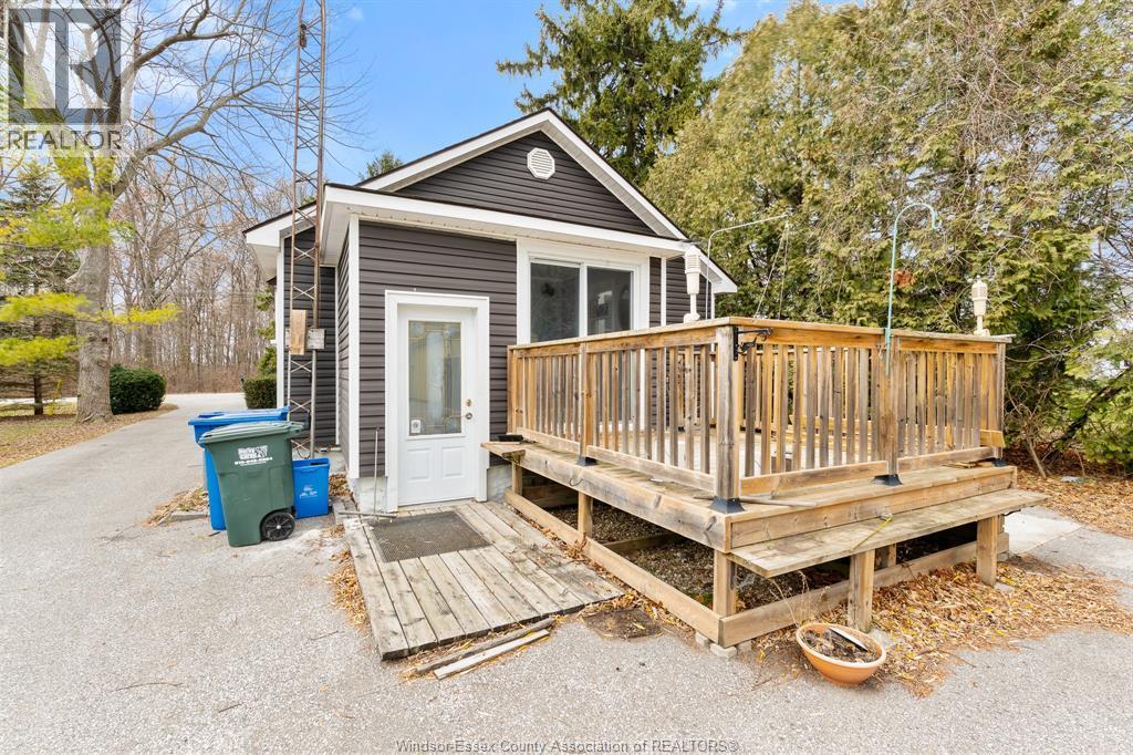 4585 Concession Rd 4 S, Amherstburg, ON - Outdoor With Deck Patio Veranda