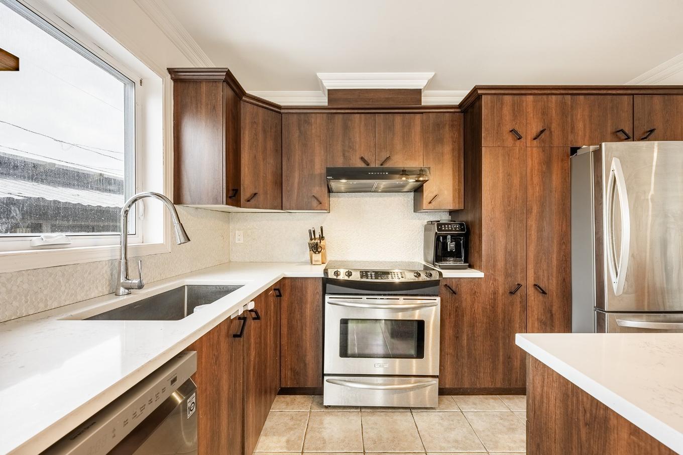Kitchen - 3406 Rue Robert, Saint-Jean-Baptiste, QC - Indoor Photo Showing Kitchen With Upgraded Kitchen