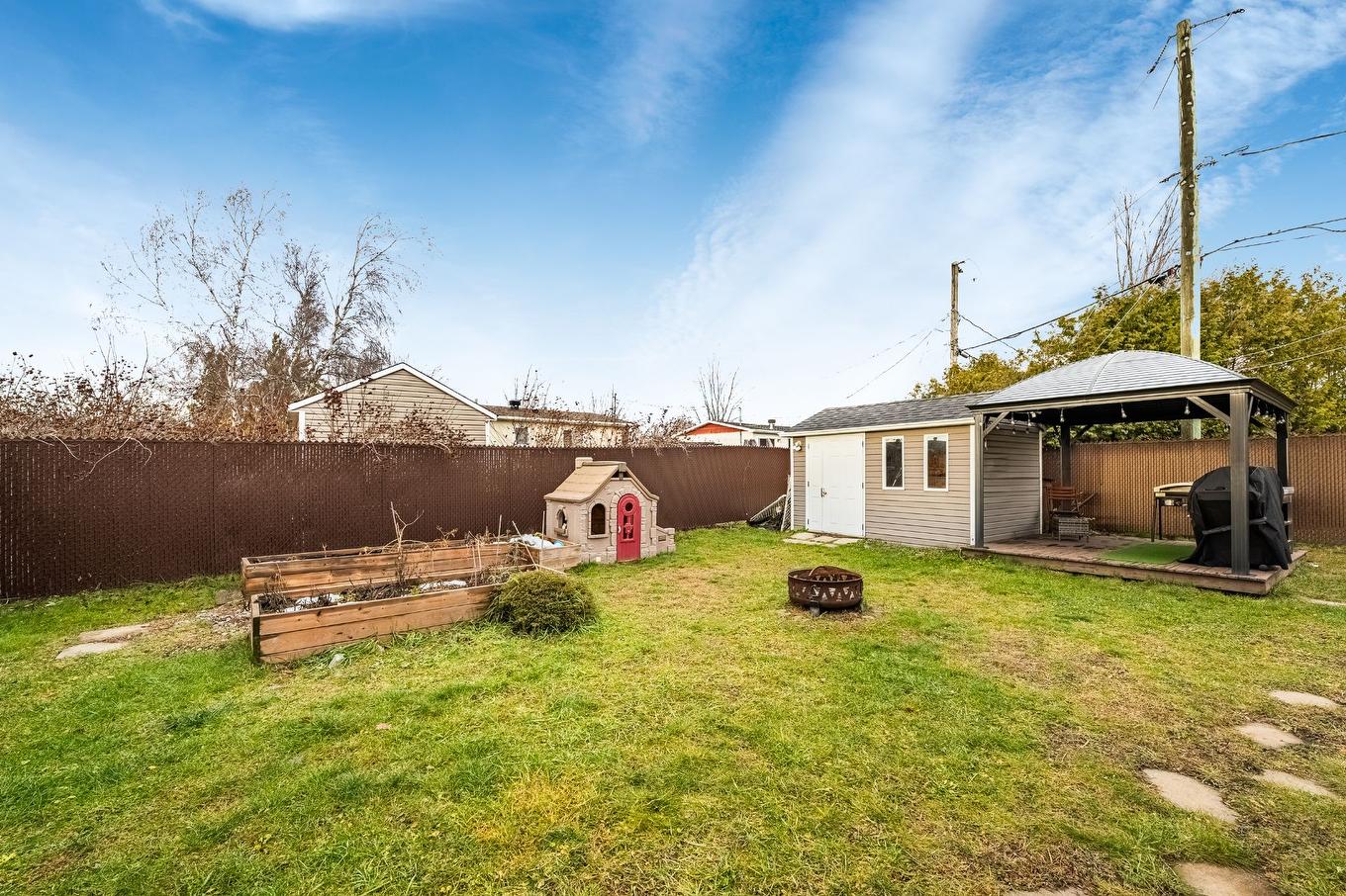 Backyard - 3406 Rue Robert, Saint-Jean-Baptiste, QC - Outdoor