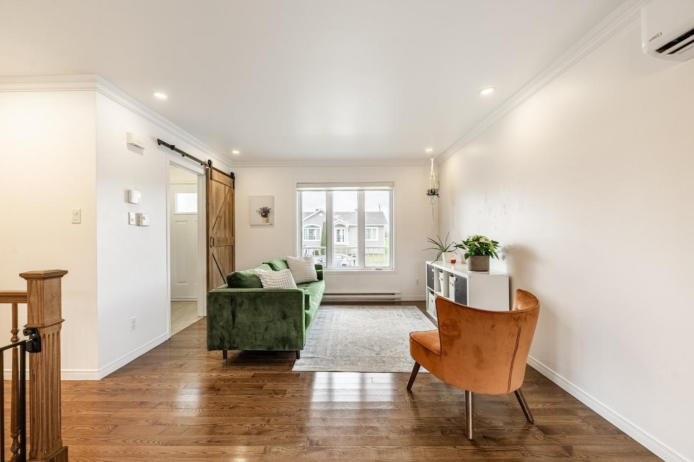 Living room - 3406 Rue Robert, Saint-Jean-Baptiste, QC - Indoor