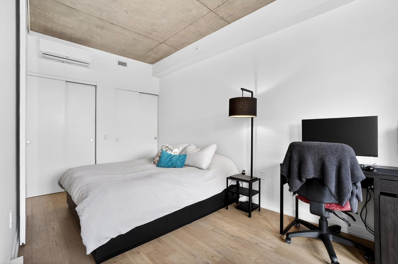 Primary bedroom - 404-10850 Rue Basile-Routhier, Montréal (Ahuntsic-Cartierville), QC - Indoor Photo Showing Bedroom