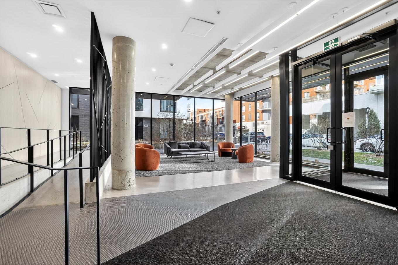 Hall - 404-10850 Rue Basile-Routhier, Montréal (Ahuntsic-Cartierville), QC - Indoor Photo Showing Other Room