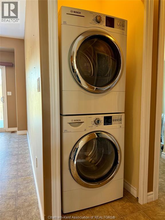 15 Oakgrove Lane, Chatham, ON - Indoor Photo Showing Laundry Room