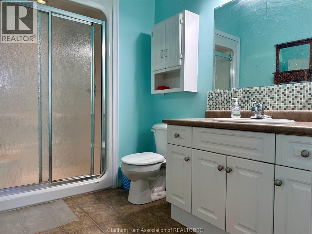 15 Oakgrove Lane, Chatham, ON - Indoor Photo Showing Bathroom