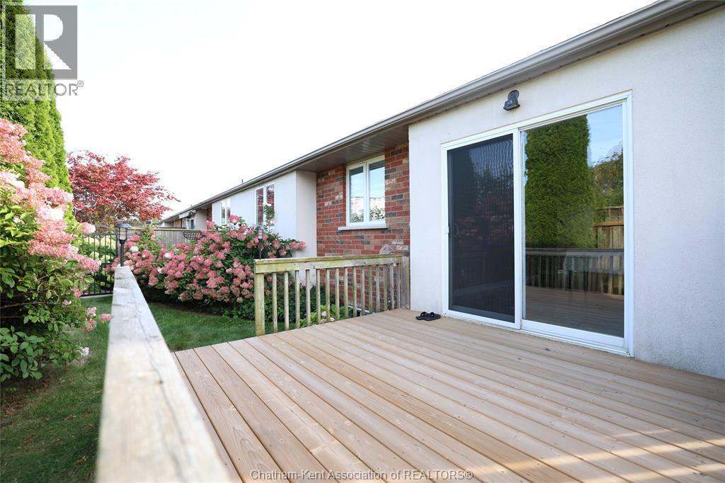15 Oakgrove Lane, Chatham, ON - Outdoor With Deck Patio Veranda With Exterior
