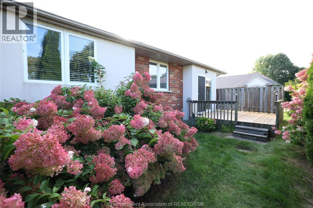 15 Oakgrove Lane, Chatham, ON - Outdoor With Deck Patio Veranda