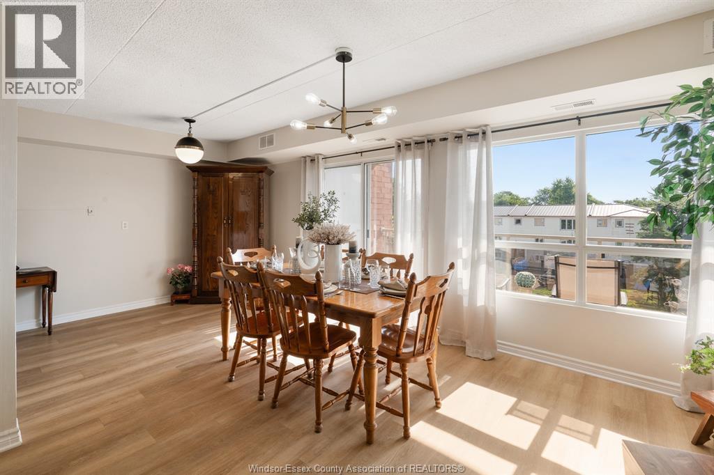 99 Robson Road Unit# 303, Leamington, ON - Indoor Photo Showing Dining Room