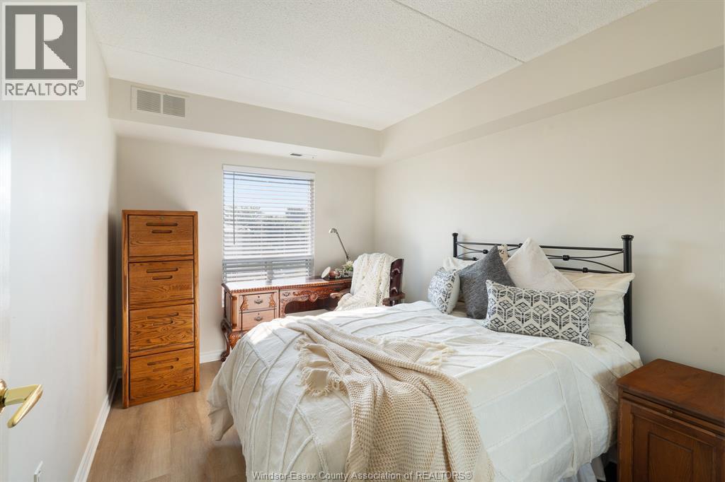 99 Robson Road Unit# 303, Leamington, ON - Indoor Photo Showing Bedroom