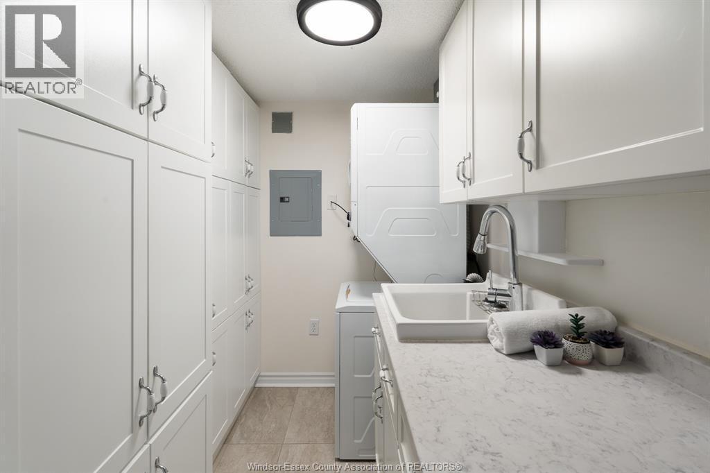 99 Robson Road Unit# 303, Leamington, ON - Indoor Photo Showing Laundry Room