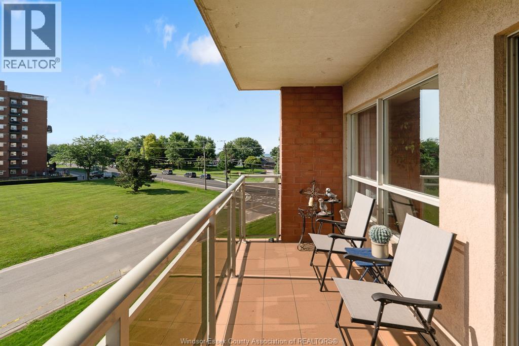 99 Robson Road Unit# 303, Leamington, ON - Outdoor With Balcony