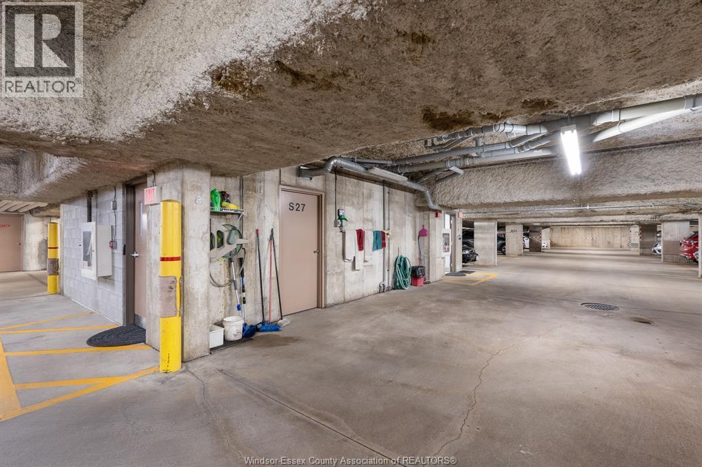 99 Robson Road Unit# 303, Leamington, ON - Indoor Photo Showing Garage