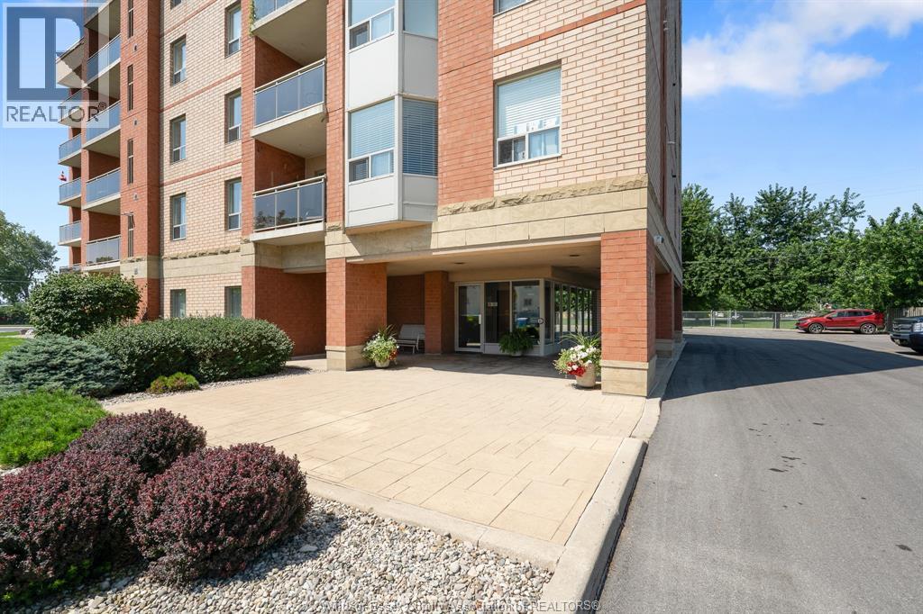 99 Robson Road Unit# 303, Leamington, ON - Outdoor With Balcony