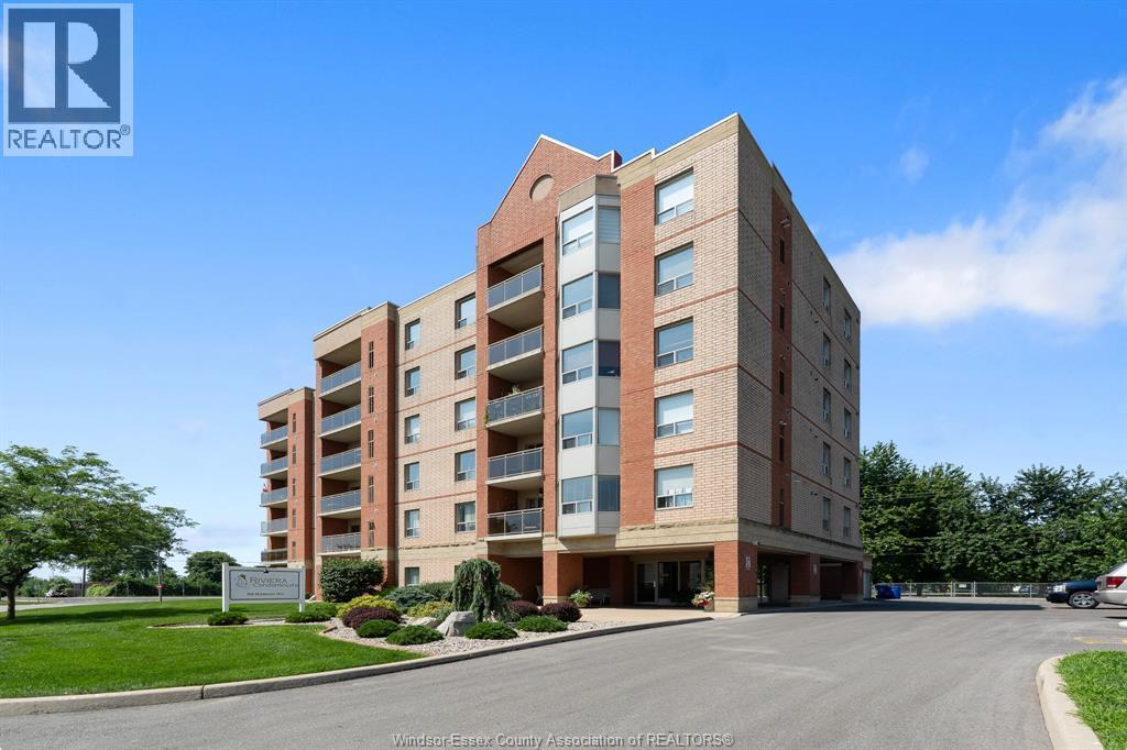 99 Robson Road Unit# 303, Leamington, ON - Outdoor With Balcony With Facade