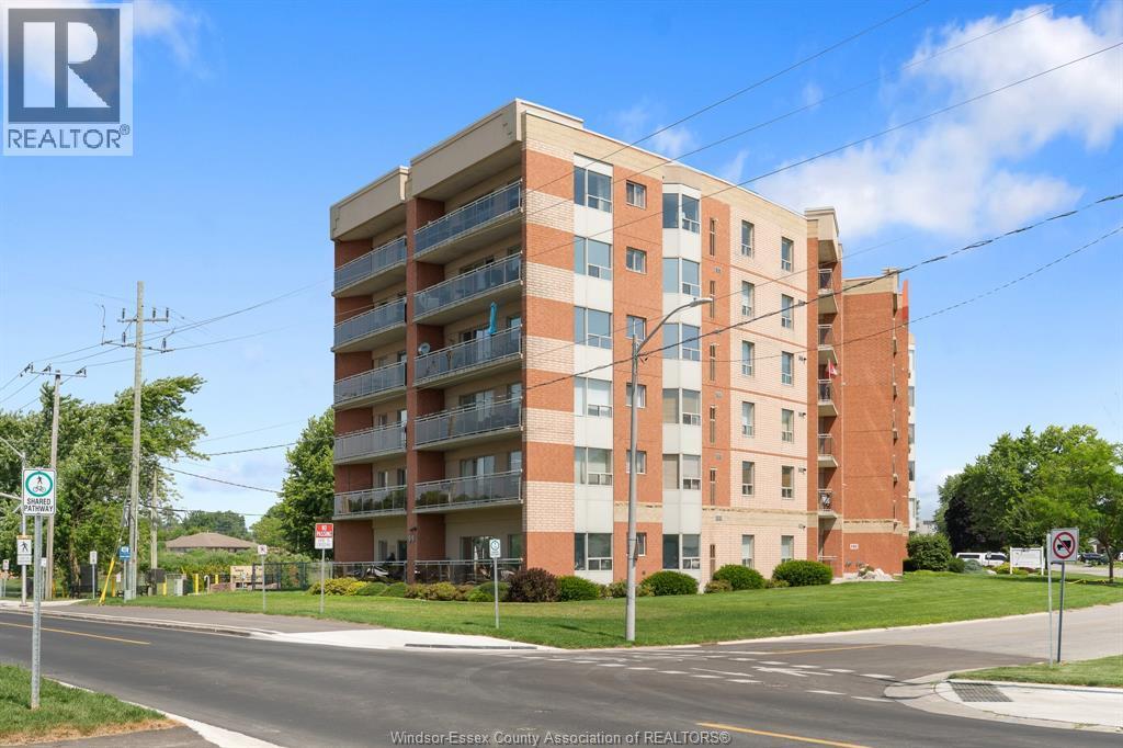 99 Robson Road Unit# 303, Leamington, ON - Outdoor With Balcony With Facade
