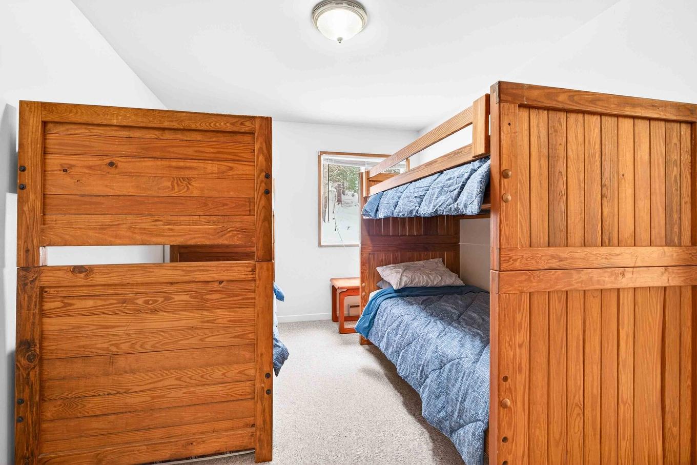 Bedroom - 117 Rue Ladouceur, Mont-Tremblant, QC - Indoor Photo Showing Bedroom