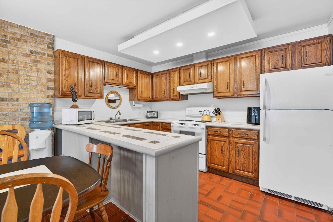Kitchen - 117 Rue Ladouceur, Mont-Tremblant, QC - Indoor Photo Showing Kitchen With Double Sink