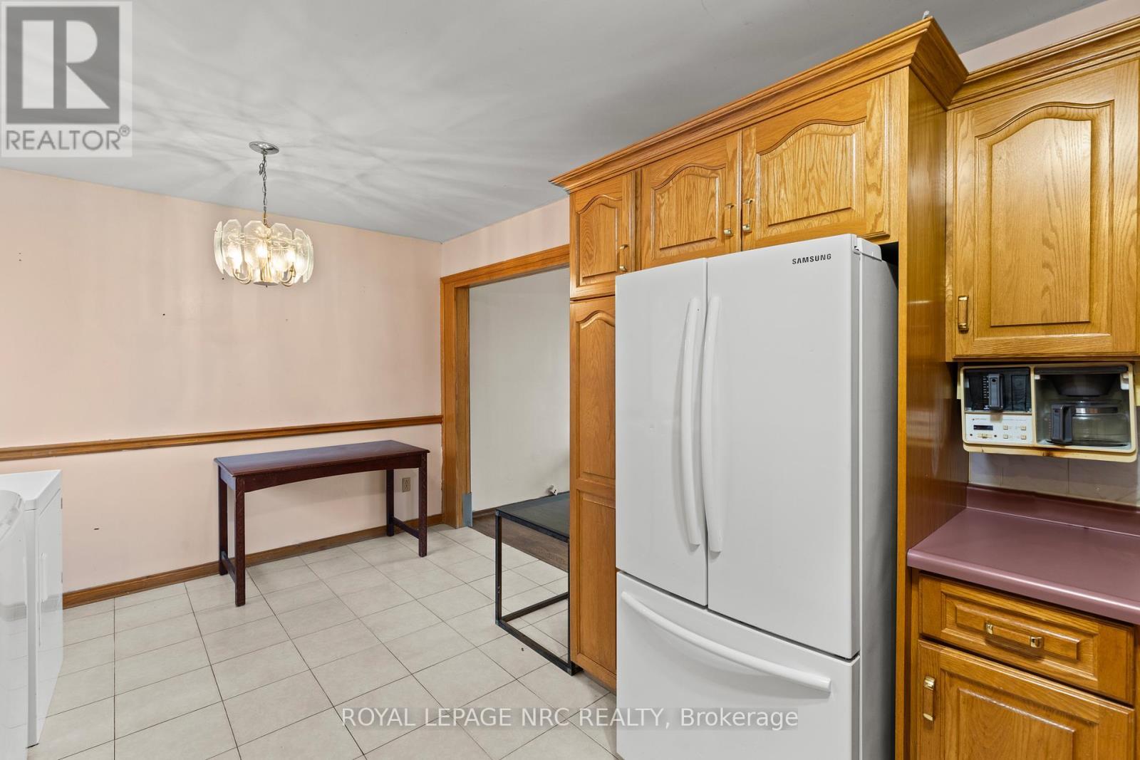 Main Floor - 16 Vanier Drive, Welland (Lincoln/Crowland), ON - Indoor Photo Showing Kitchen