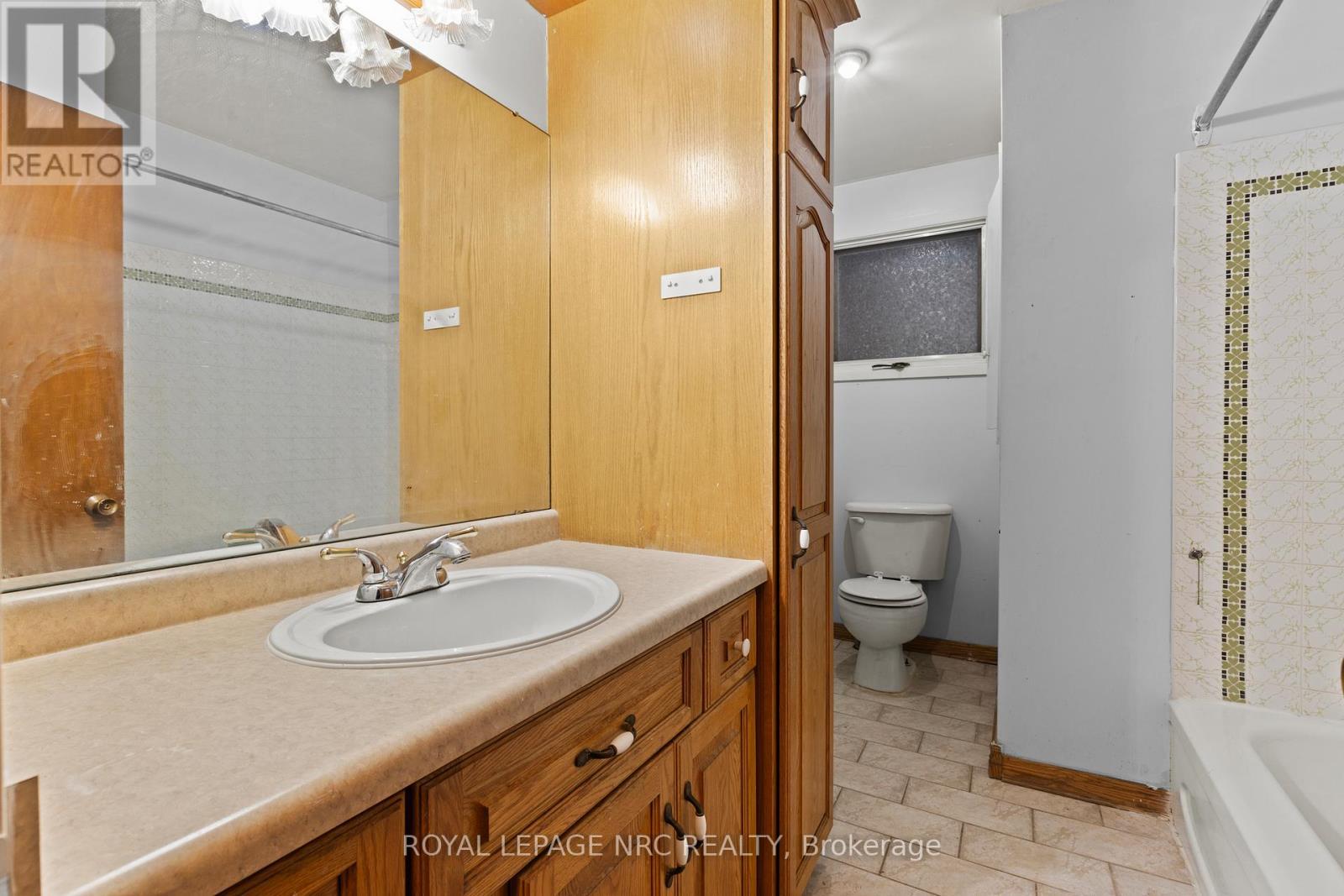 Main Floor - 16 Vanier Drive, Welland (Lincoln/Crowland), ON - Indoor Photo Showing Bathroom